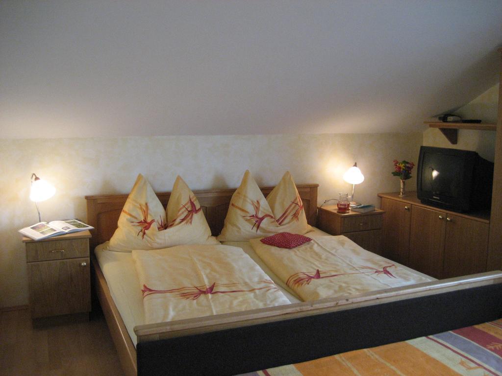 Gaestehaus Zieserl Deutsch Kaltenbrunn Room photo
